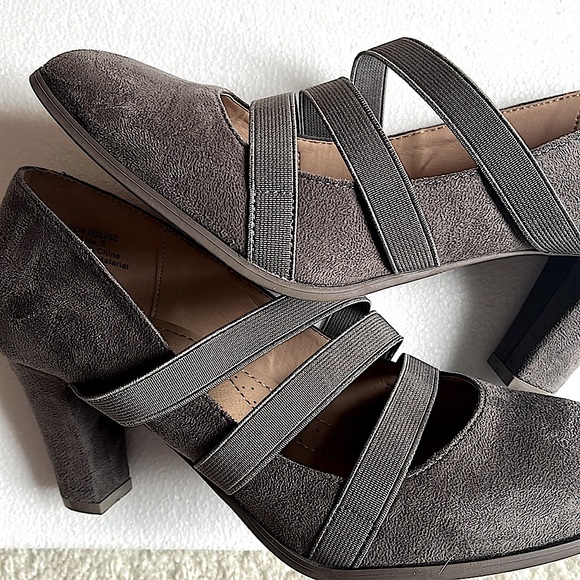 Suede heels - Picture 3 of 9